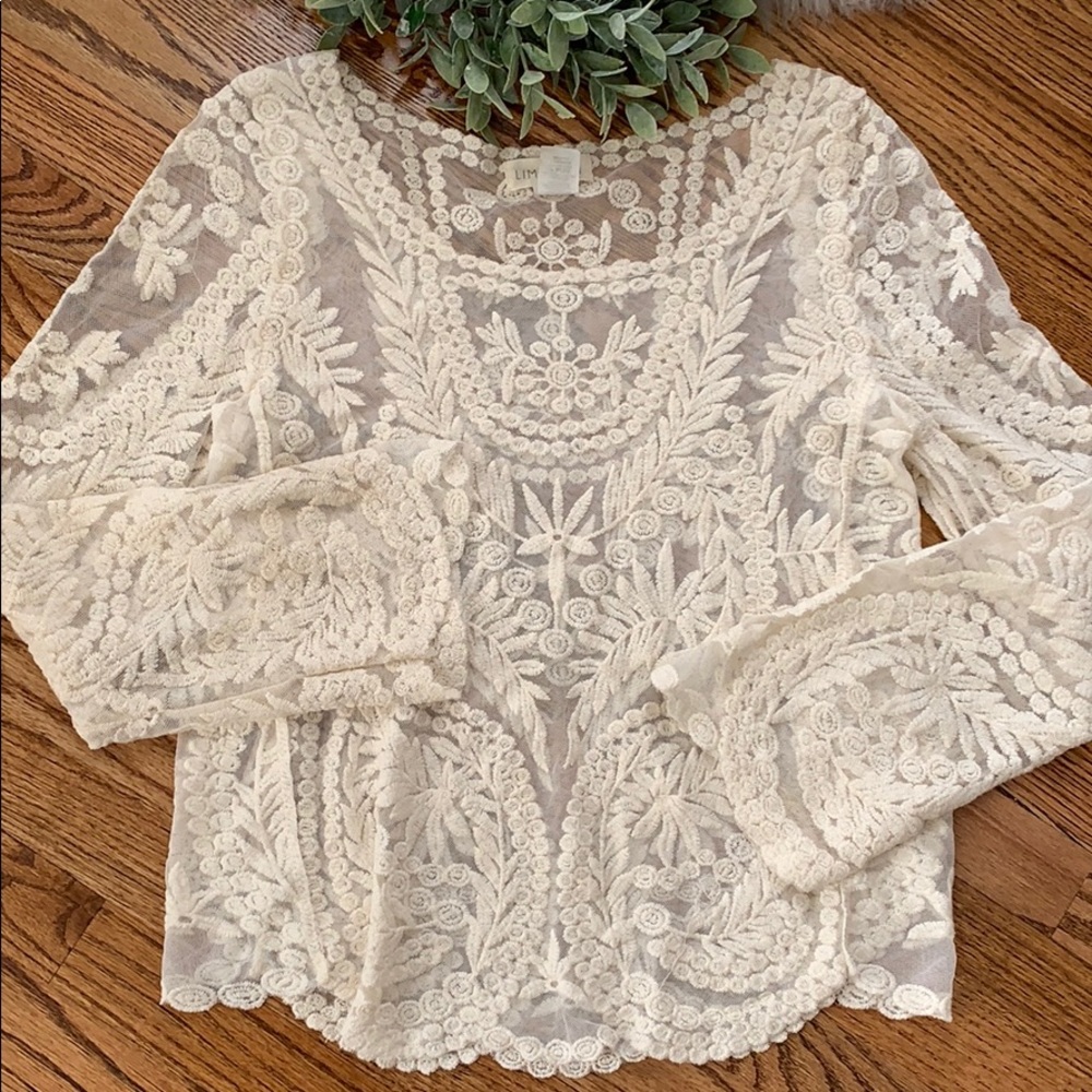 🌸Limelush cream crochet lace top size S